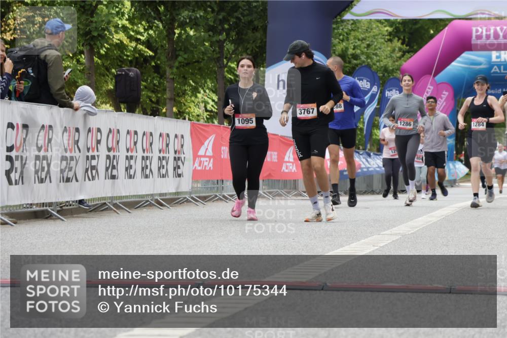 06.09.2026 - CURREX Alsterlauf Yannick Fuchs http://msf.ph/oto/10175344 06.09.2026 12:01:42 Ziel 1233 meine-sportfotos.de