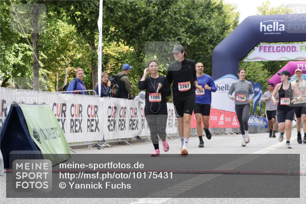 06.09.2026 - CURREX Alsterlauf Yannick Fuchs http://msf.ph/oto/10175431 06.09.2026 12:01:45 Ziel 1095, 1284, 1285, 1286, 1288 meine-sportfotos.de