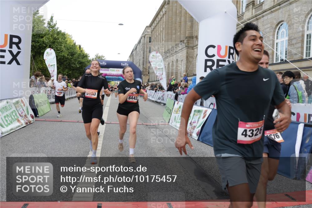 06.09.2026 - CURREX Alsterlauf Yannick Fuchs http://msf.ph/oto/10175457 06.09.2026 09:54:21 Ziel 2405, 2415, 3393, 3591, 3770, 4182, 4308, 4309, 4316, 4326, 4661, 5353, 5579, 5934, 6194, 6287, 6442, 6469, 8179 meine-sportfotos.de
