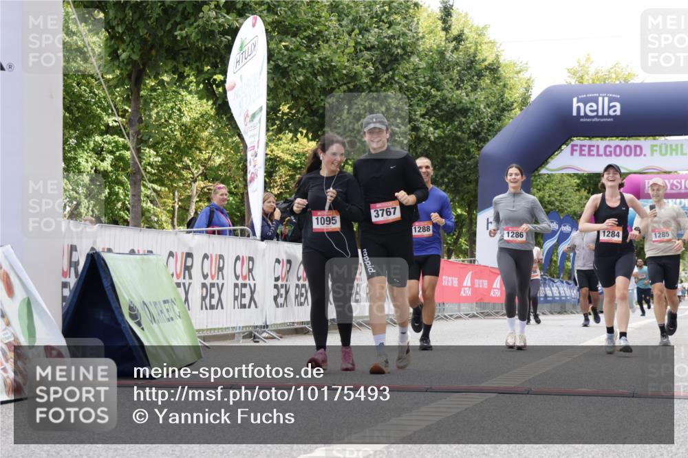 06.09.2026 - CURREX Alsterlauf Yannick Fuchs http://msf.ph/oto/10175493 06.09.2026 12:01:47 Ziel 1095, 1284, 1285, 1286, 1288 meine-sportfotos.de