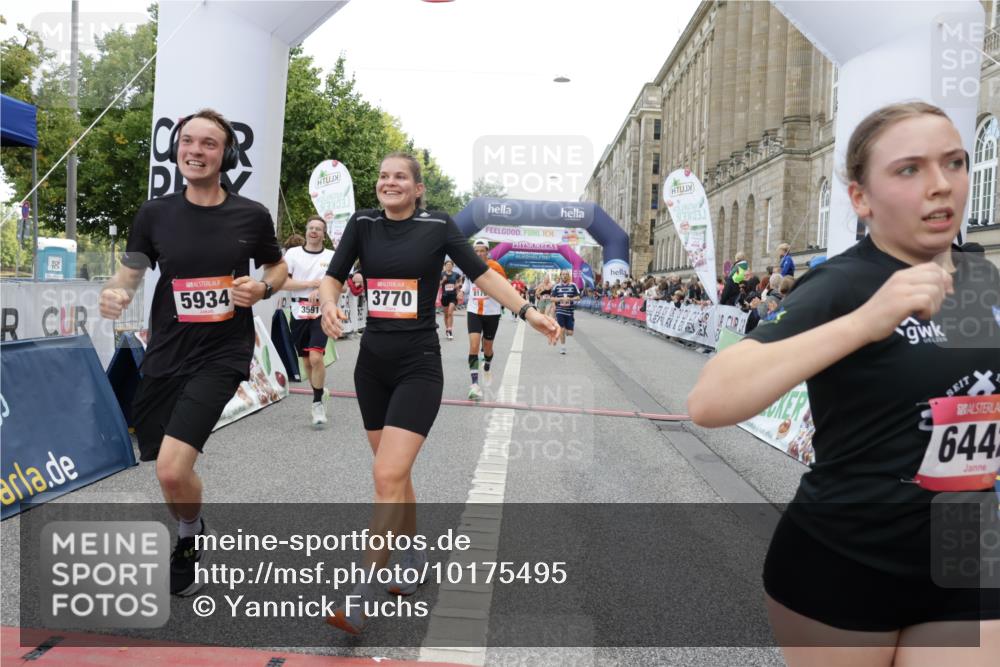 06.09.2026 - CURREX Alsterlauf Yannick Fuchs http://msf.ph/oto/10175495 06.09.2026 09:54:22 Ziel 2405, 2415, 3393, 3591, 3770, 4182, 4308, 4309, 4316, 4326, 4661, 5353, 5579, 5934, 6163, 6194, 6287, 6442, 6469, 8179 meine-sportfotos.de