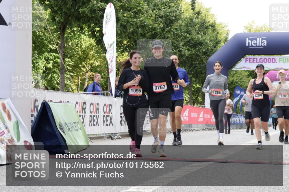 06.09.2026 - CURREX Alsterlauf Yannick Fuchs http://msf.ph/oto/10175562 06.09.2026 12:01:47 Ziel 1095, 1284, 1285, 1286, 1288 meine-sportfotos.de