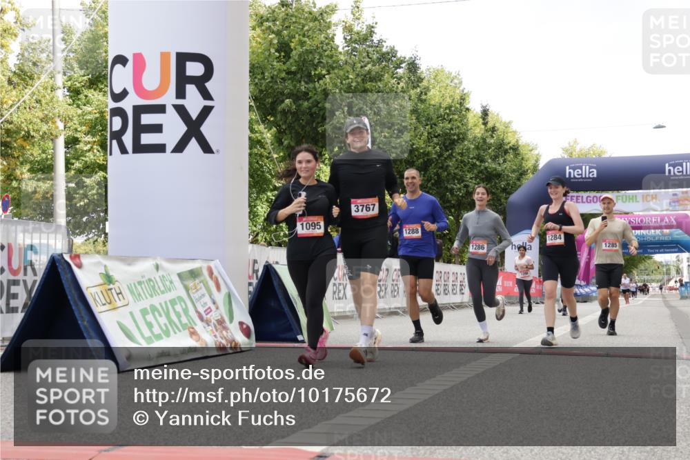 06.09.2026 - CURREX Alsterlauf Yannick Fuchs http://msf.ph/oto/10175672 06.09.2026 12:01:48 Ziel 1095, 1284, 1285, 1286, 1288, 8042 meine-sportfotos.de
