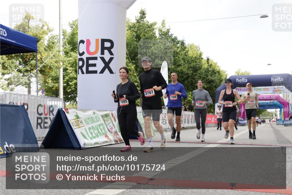 06.09.2026 - CURREX Alsterlauf Yannick Fuchs http://msf.ph/oto/10175724 06.09.2026 12:01:49 Ziel 1095, 1284, 1285, 1286, 1288, 8042 meine-sportfotos.de
