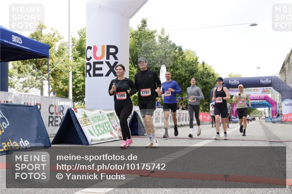 06.09.2026 - CURREX Alsterlauf Yannick Fuchs http://msf.ph/oto/10175742 06.09.2026 12:01:49 Ziel 1095, 1284, 1285, 1286, 1288, 8042 meine-sportfotos.de