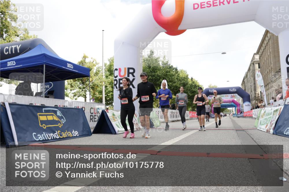 06.09.2026 - CURREX Alsterlauf Yannick Fuchs http://msf.ph/oto/10175778 06.09.2026 12:01:49 Ziel 1095, 1284, 1285, 1286, 1288, 8042 meine-sportfotos.de