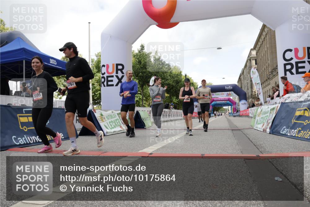 06.09.2026 - CURREX Alsterlauf Yannick Fuchs http://msf.ph/oto/10175864 06.09.2026 12:01:50 Ziel 1095, 1284, 1285, 1286, 1288, 1298, 1305, 8042 meine-sportfotos.de