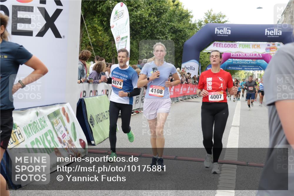 06.09.2026 - CURREX Alsterlauf Yannick Fuchs http://msf.ph/oto/10175881 06.09.2026 09:54:28 Ziel 2162, 3393, 3591, 4007, 4108, 4574, 4661, 5579, 5934, 6051, 6163, 6175, 6194, 6469, 8179 meine-sportfotos.de