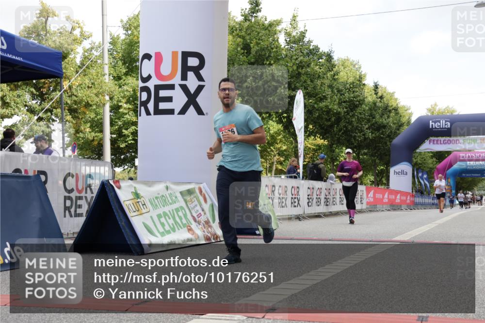 06.09.2026 - CURREX Alsterlauf Yannick Fuchs http://msf.ph/oto/10176251 06.09.2026 12:02:03 Ziel 1150, 1326 meine-sportfotos.de