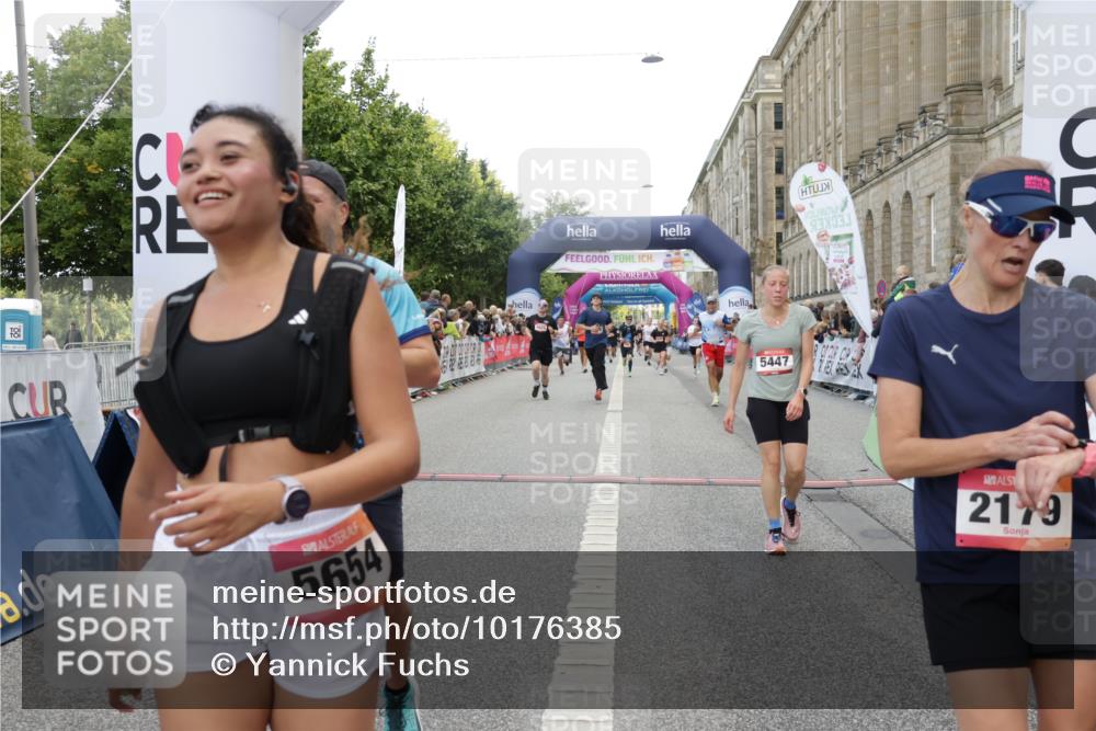 06.09.2026 - CURREX Alsterlauf Yannick Fuchs http://msf.ph/oto/10176385 06.09.2026 09:54:41 Ziel 2179, 2433, 2477, 3233, 3410, 3478, 3629, 4974, 5116, 5250, 5447, 5589, 5654, 5700, 5701, 6011, 6079, 6329, 6331, 6437 meine-sportfotos.de