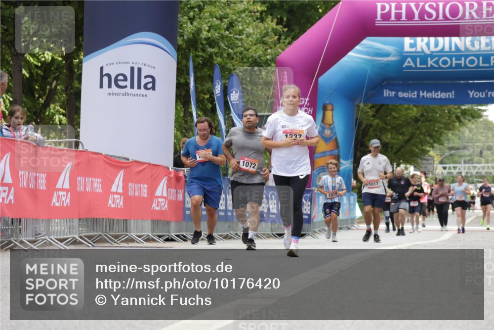 06.09.2026 - CURREX Alsterlauf Yannick Fuchs http://msf.ph/oto/10176420 06.09.2026 12:02:15 Ziel 1209 meine-sportfotos.de