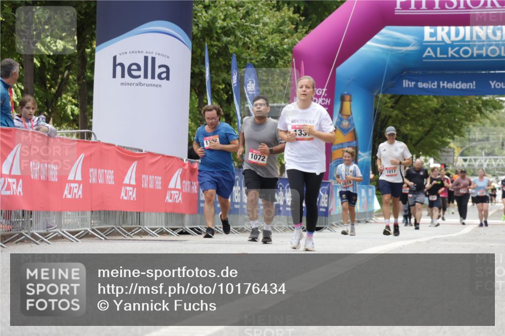 06.09.2026 - CURREX Alsterlauf Yannick Fuchs http://msf.ph/oto/10176434 06.09.2026 12:02:15 Ziel 1209 meine-sportfotos.de