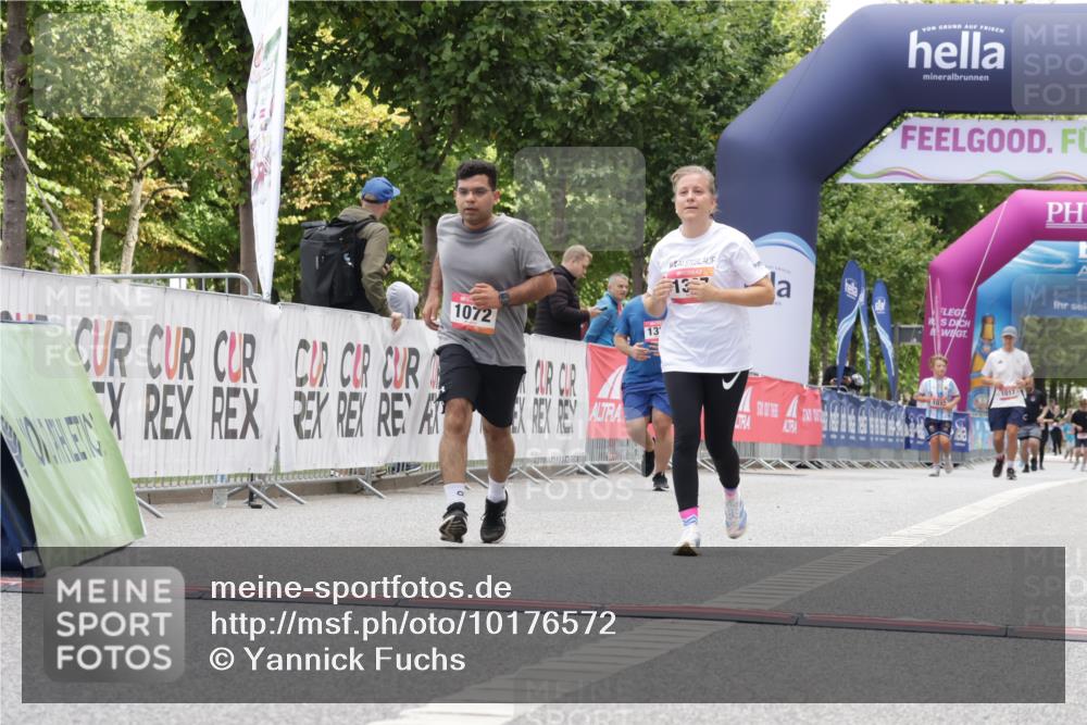 06.09.2026 - CURREX Alsterlauf Yannick Fuchs http://msf.ph/oto/10176572 06.09.2026 12:02:21 Ziel 1072, 1337 meine-sportfotos.de