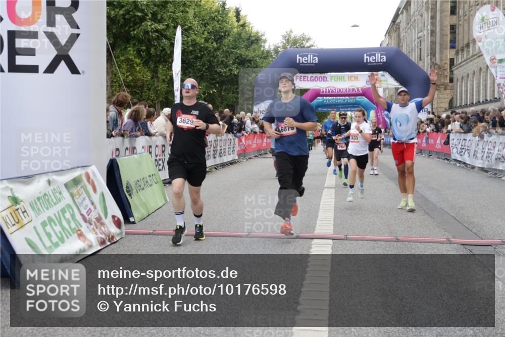 06.09.2026 - CURREX Alsterlauf Yannick Fuchs http://msf.ph/oto/10176598 06.09.2026 09:54:44 Ziel 2179, 2433, 2451, 2477, 2640, 3233, 3410, 3413, 3478, 3629, 4206, 4394, 4974, 5116, 5250, 5447, 5654, 5666, 5700, 5701, 6011, 6079, 6329, 6331 meine-sportfotos.de