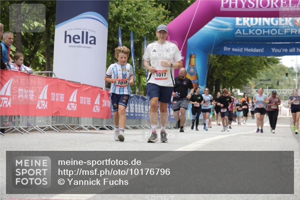 06.09.2026 - CURREX Alsterlauf Yannick Fuchs http://msf.ph/oto/10176796 06.09.2026 12:02:28 Ziel 1072, 1320, 1337 meine-sportfotos.de