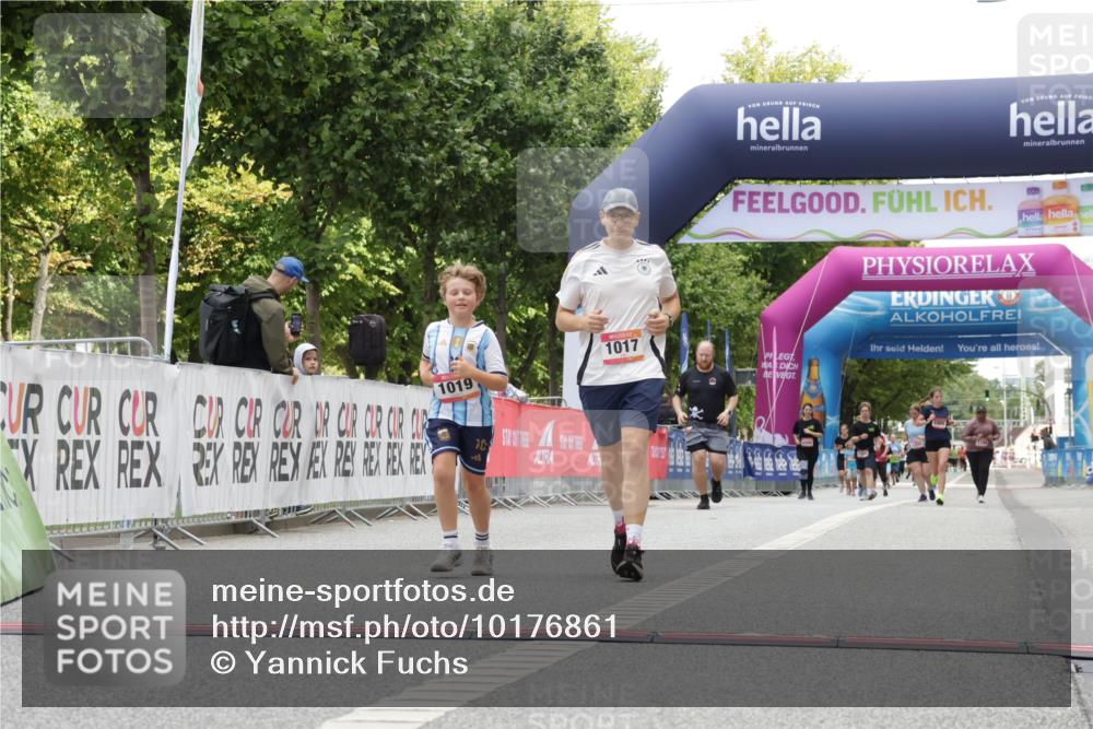 06.09.2026 - CURREX Alsterlauf Yannick Fuchs http://msf.ph/oto/10176861 06.09.2026 12:02:33 Ziel 1017, 1019, 1320 meine-sportfotos.de