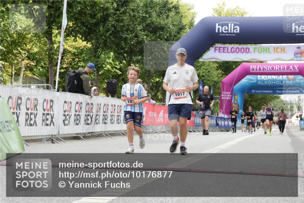 06.09.2026 - CURREX Alsterlauf Yannick Fuchs http://msf.ph/oto/10176877 06.09.2026 12:02:33 Ziel 1017, 1019, 1320 meine-sportfotos.de