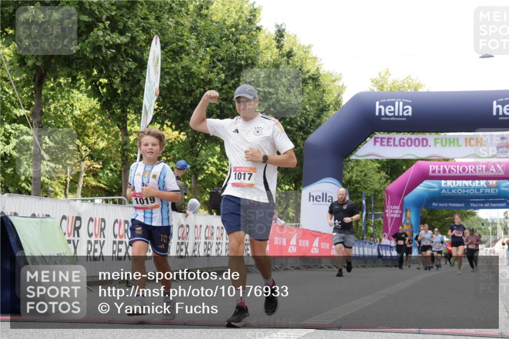 06.09.2026 - CURREX Alsterlauf Yannick Fuchs http://msf.ph/oto/10176933 06.09.2026 12:02:35 Ziel 1017, 1019 meine-sportfotos.de