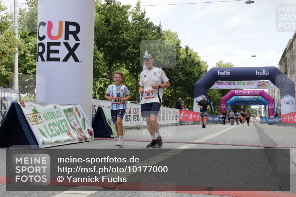 06.09.2026 - CURREX Alsterlauf Yannick Fuchs http://msf.ph/oto/10177000 06.09.2026 12:02:36 Ziel 1017, 1019 meine-sportfotos.de