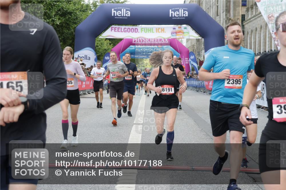 06.09.2026 - CURREX Alsterlauf Yannick Fuchs http://msf.ph/oto/10177188 06.09.2026 09:54:53 Ziel 2314, 2395, 2397, 2433, 2451, 2494, 2587, 2640, 2962, 3251, 3341, 3363, 3413, 3991, 4206, 4335, 4394, 4458, 4974, 5165, 5657, 5666, 6191, 6210 meine-sportfotos.de