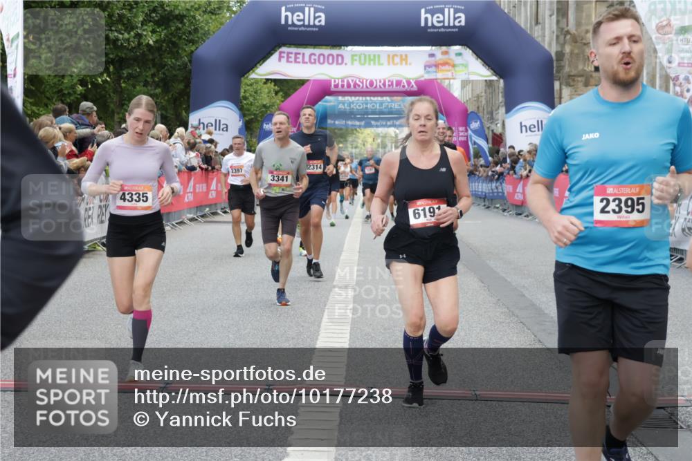 06.09.2026 - CURREX Alsterlauf Yannick Fuchs http://msf.ph/oto/10177238 06.09.2026 09:54:54 Ziel 2314, 2395, 2397, 2451, 2494, 2587, 2640, 2962, 3251, 3341, 3363, 3413, 3991, 4206, 4335, 4394, 4458, 5165, 5385, 5657, 5666, 6191, 6210 meine-sportfotos.de