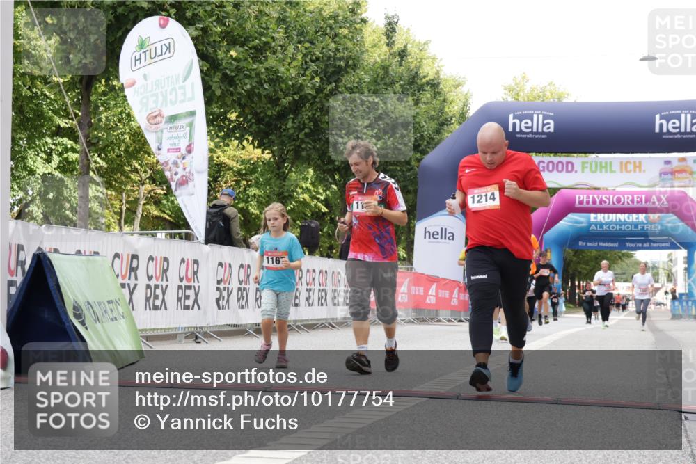 06.09.2026 - CURREX Alsterlauf Yannick Fuchs http://msf.ph/oto/10177754 06.09.2026 12:03:02 Ziel 1144, 1151, 1166, 1167, 1214, 1309, 1331, 8103 meine-sportfotos.de