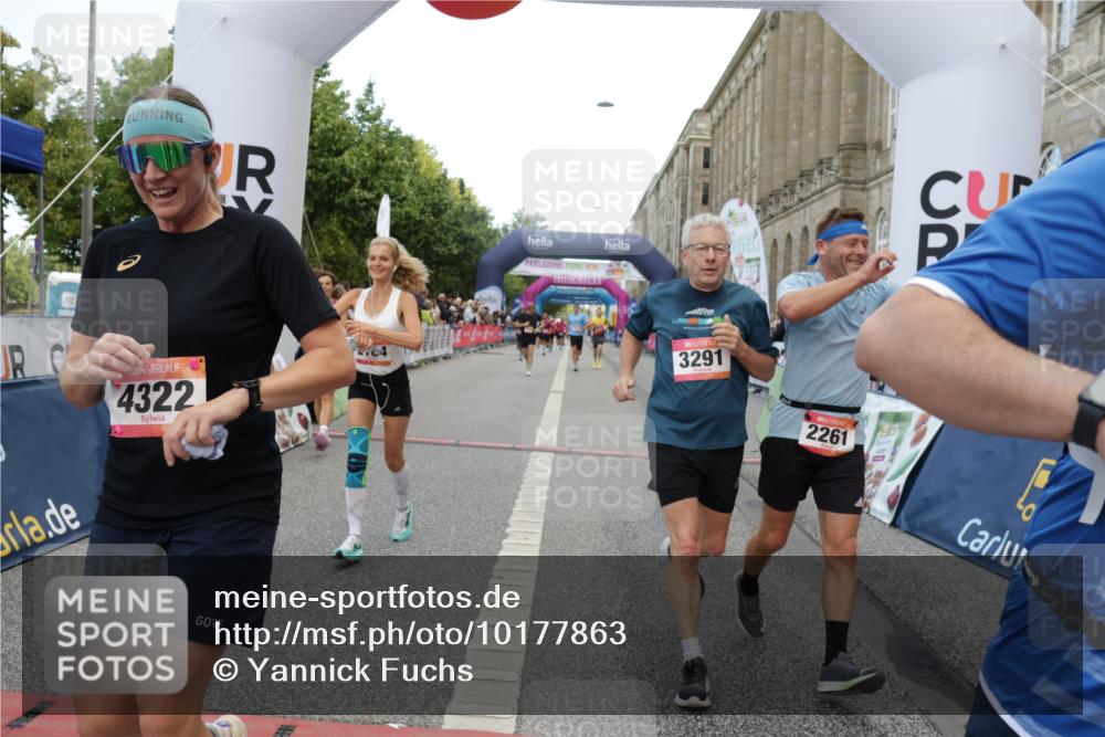 06.09.2026 - CURREX Alsterlauf Yannick Fuchs http://msf.ph/oto/10177863 06.09.2026 09:55:04 Ziel 2184, 2261, 2314, 2348, 2397, 2494, 2502, 2826, 2962, 3291, 3363, 4322, 4622, 4765, 4839, 5094, 5298, 5385, 5721 meine-sportfotos.de