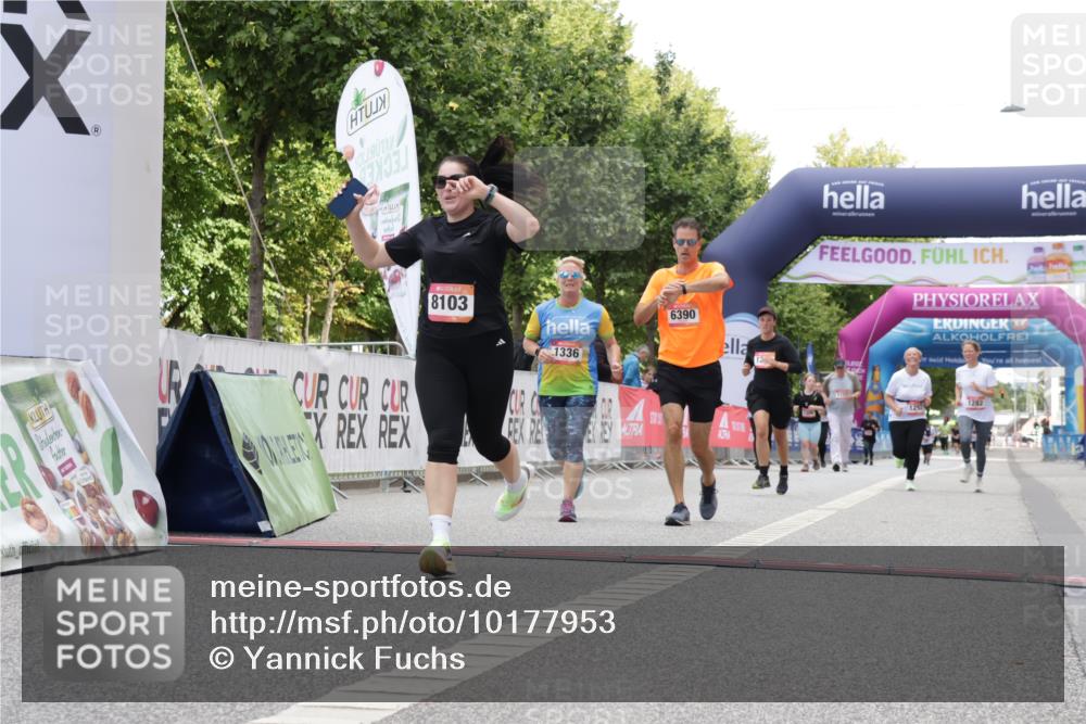 06.09.2026 - CURREX Alsterlauf Yannick Fuchs http://msf.ph/oto/10177953 06.09.2026 12:03:07 Ziel 1166, 1167, 1214, 1248, 1282, 1292, 1336, 6390, 8103 meine-sportfotos.de