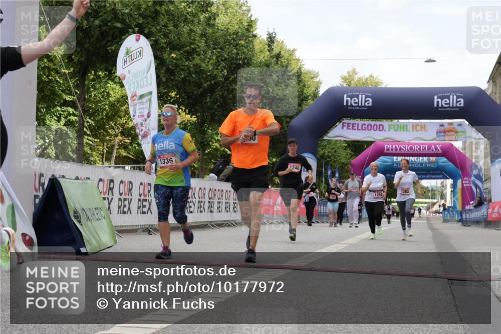 06.09.2026 - CURREX Alsterlauf Yannick Fuchs http://msf.ph/oto/10177972 06.09.2026 12:03:08 Ziel 1166, 1167, 1214, 1248, 1282, 1292, 1336, 6390, 8103 meine-sportfotos.de
