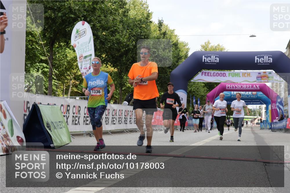 06.09.2026 - CURREX Alsterlauf Yannick Fuchs http://msf.ph/oto/10178003 06.09.2026 12:03:08 Ziel 1166, 1167, 1214, 1248, 1282, 1292, 1336, 6390, 8103 meine-sportfotos.de