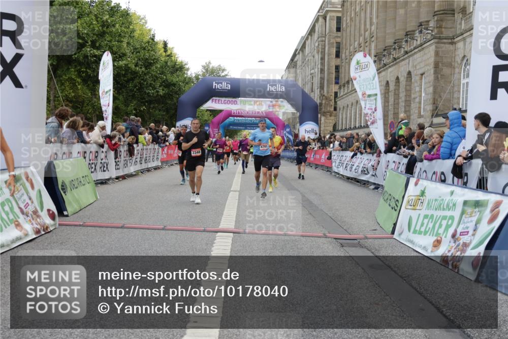 06.09.2026 - CURREX Alsterlauf Yannick Fuchs http://msf.ph/oto/10178040 06.09.2026 09:55:07 Ziel 2184, 2261, 2348, 2499, 2502, 2826, 3291, 4266, 4322, 4622, 4765, 4839, 4956, 5094, 5298, 5721, 6216 meine-sportfotos.de