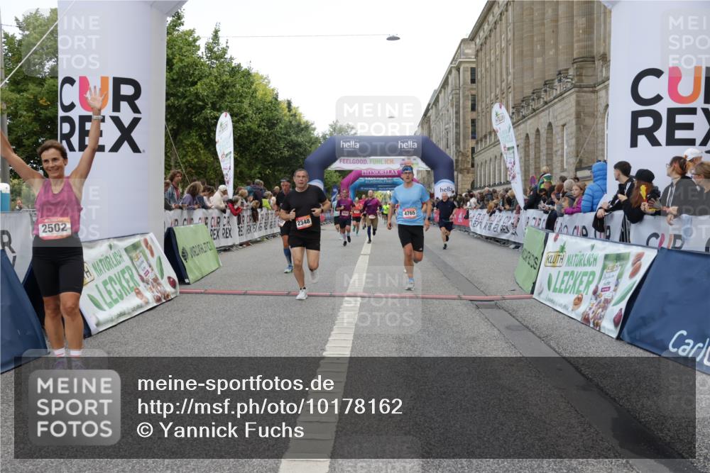 06.09.2026 - CURREX Alsterlauf Yannick Fuchs http://msf.ph/oto/10178162 06.09.2026 09:55:08 Ziel 2184, 2261, 2348, 2499, 2502, 2826, 3291, 4266, 4322, 4615, 4622, 4765, 4839, 4956, 5094, 5721, 6216 meine-sportfotos.de