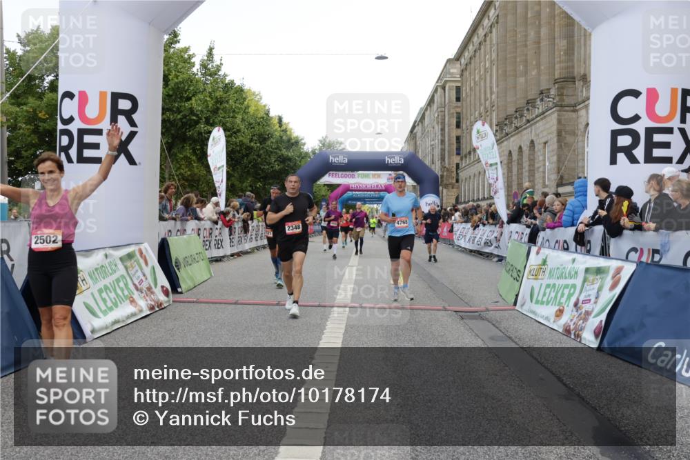 06.09.2026 - CURREX Alsterlauf Yannick Fuchs http://msf.ph/oto/10178174 06.09.2026 09:55:08 Ziel 2184, 2261, 2348, 2499, 2502, 2826, 3291, 4266, 4322, 4615, 4622, 4765, 4839, 4956, 5094, 5721, 6216 meine-sportfotos.de