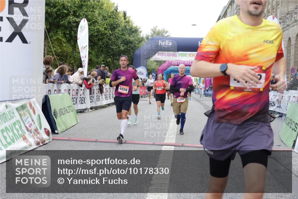 06.09.2026 - CURREX Alsterlauf Yannick Fuchs http://msf.ph/oto/10178330 06.09.2026 09:55:11 Ziel 2348, 2499, 2502, 2908, 4266, 4615, 4622, 4686, 4765, 4956, 5721, 6216 meine-sportfotos.de
