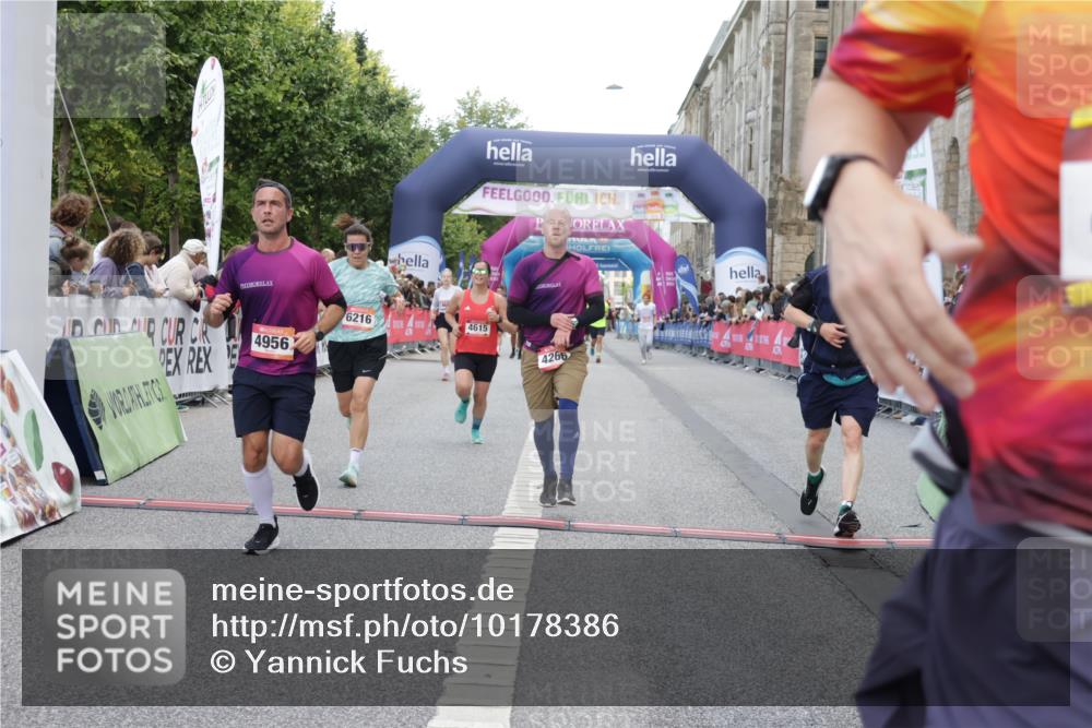 06.09.2026 - CURREX Alsterlauf Yannick Fuchs http://msf.ph/oto/10178386 06.09.2026 09:55:11 Ziel 2348, 2499, 2502, 2908, 4266, 4615, 4622, 4686, 4765, 4956, 5721, 6216 meine-sportfotos.de