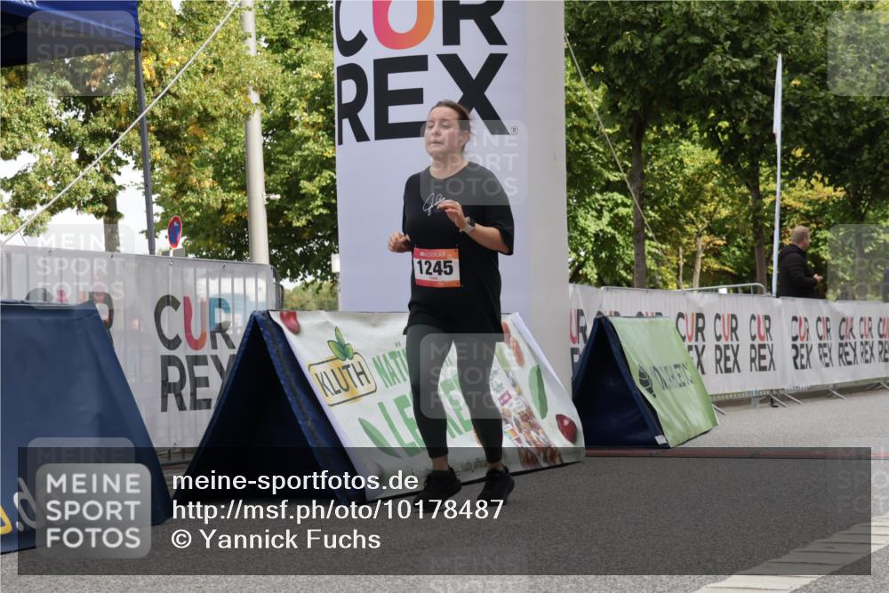 06.09.2026 - CURREX Alsterlauf Yannick Fuchs http://msf.ph/oto/10178487 06.09.2026 12:03:33 Ziel 1055, 1245 meine-sportfotos.de