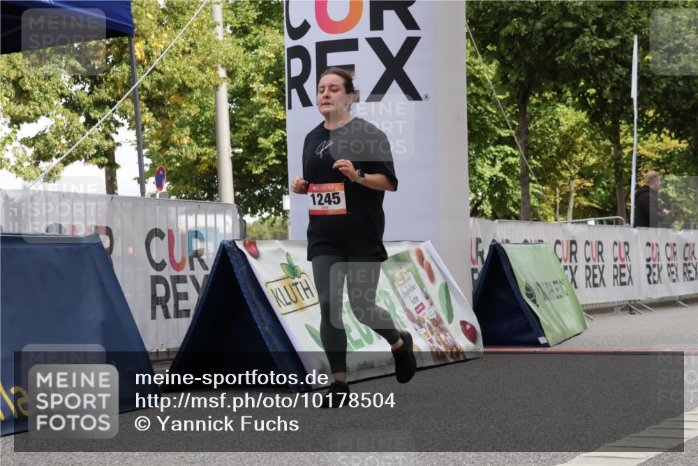 06.09.2026 - CURREX Alsterlauf Yannick Fuchs http://msf.ph/oto/10178504 06.09.2026 12:03:33 Ziel 1055, 1245 meine-sportfotos.de