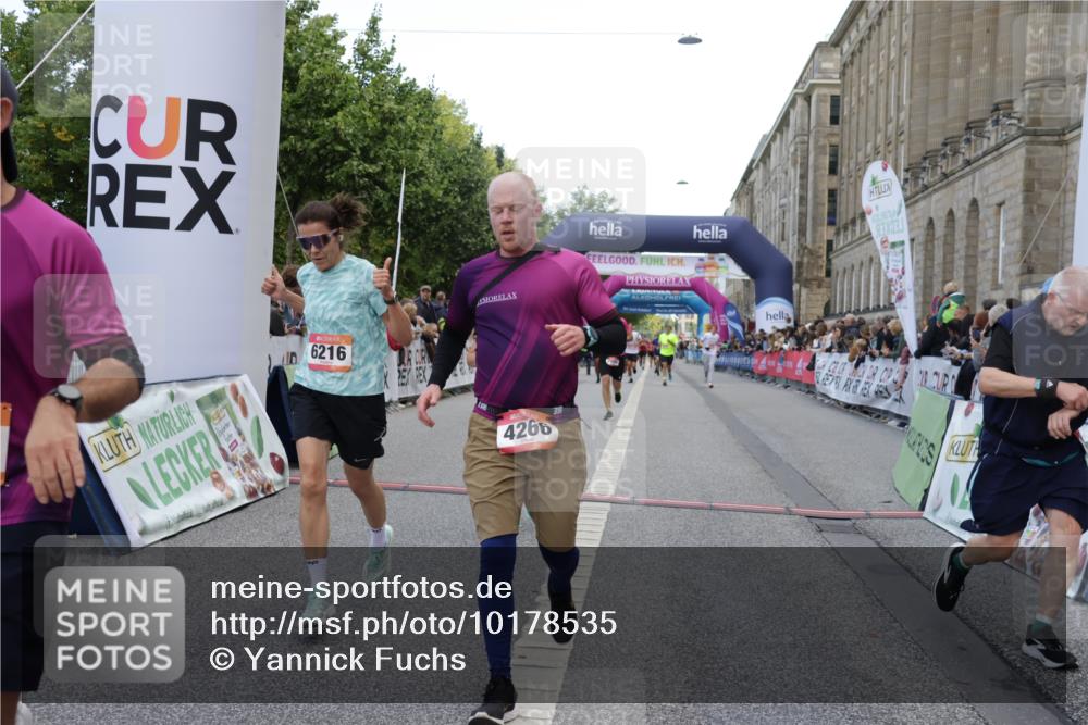 06.09.2026 - CURREX Alsterlauf Yannick Fuchs http://msf.ph/oto/10178535 06.09.2026 09:55:13 Ziel 2348, 2499, 2908, 4266, 4615, 4622, 4686, 4765, 4956, 5721, 6216 meine-sportfotos.de