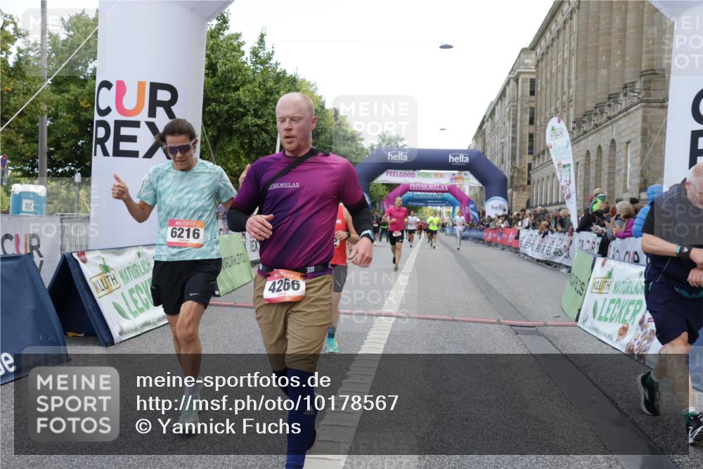 06.09.2026 - CURREX Alsterlauf Yannick Fuchs http://msf.ph/oto/10178567 06.09.2026 09:55:13 Ziel 2348, 2499, 2908, 4266, 4615, 4622, 4686, 4765, 4956, 5721, 6216 meine-sportfotos.de