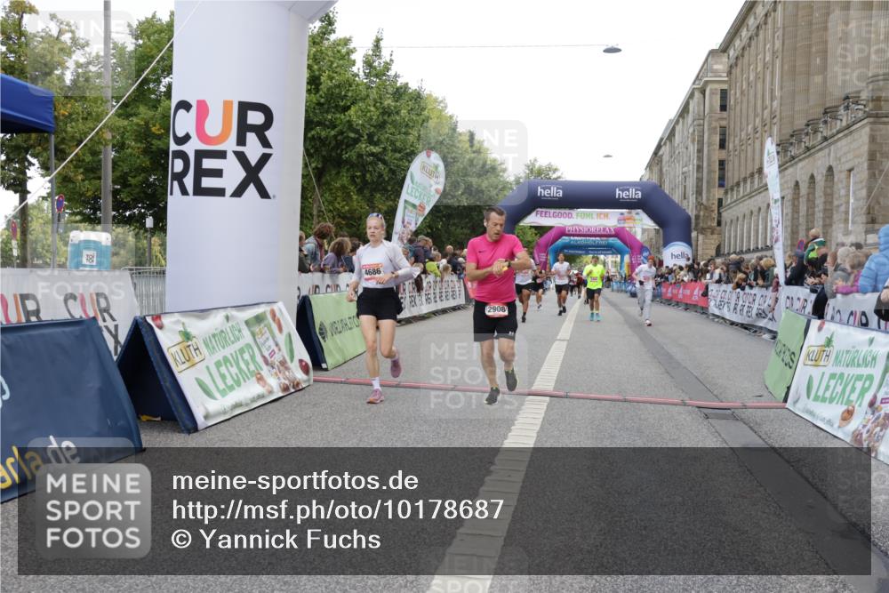 06.09.2026 - CURREX Alsterlauf Yannick Fuchs http://msf.ph/oto/10178687 06.09.2026 09:55:16 Ziel 2012, 2499, 2908, 3344, 4266, 4512, 4615, 4622, 4686, 4765, 4956, 5721, 5855, 6216 meine-sportfotos.de