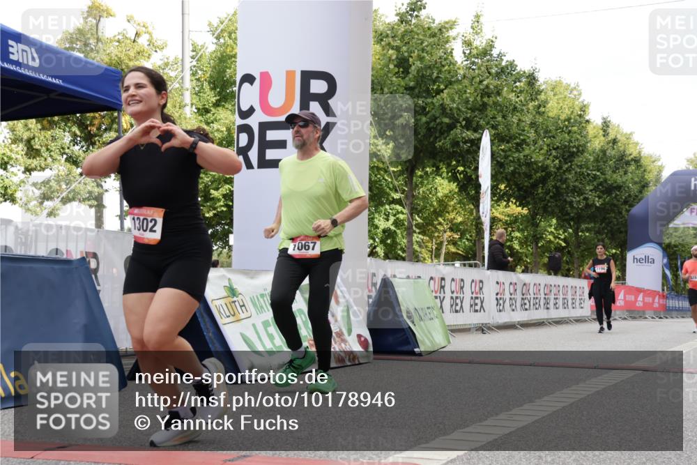 06.09.2026 - CURREX Alsterlauf Yannick Fuchs http://msf.ph/oto/10178946 06.09.2026 12:03:47 Ziel 1067, 1145, 1180, 1302, 1335 meine-sportfotos.de