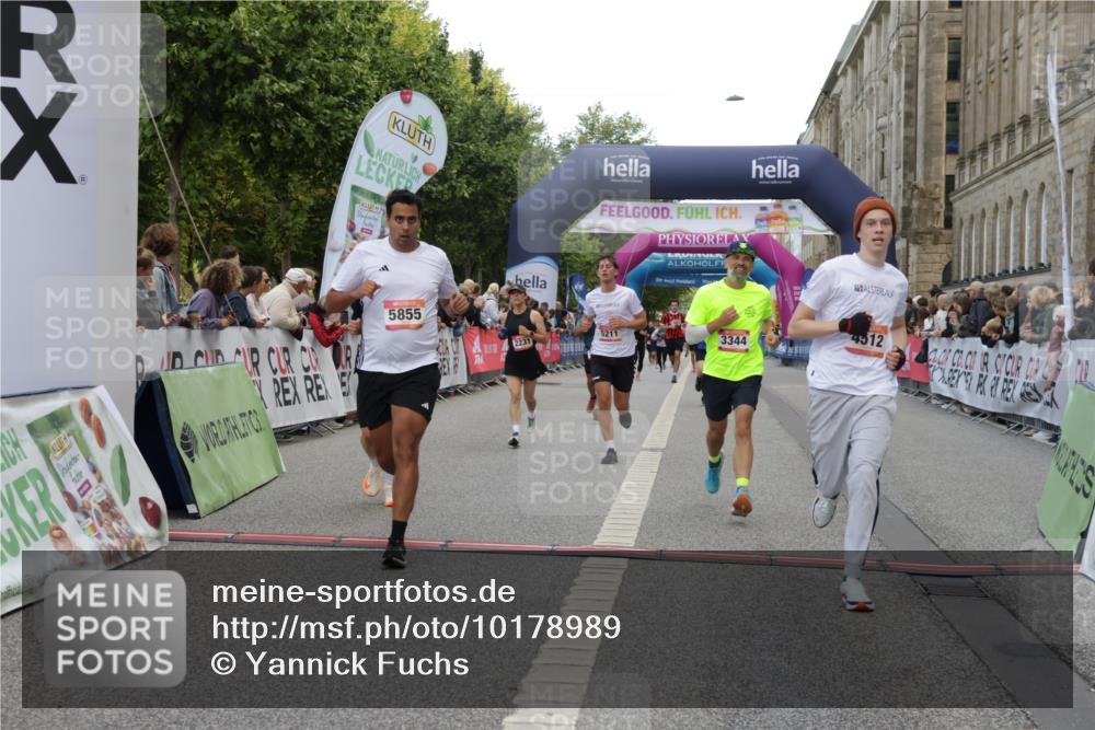 06.09.2026 - CURREX Alsterlauf Yannick Fuchs http://msf.ph/oto/10178989 06.09.2026 09:55:20 Ziel 2012, 2231, 2908, 3126, 3344, 3484, 4512, 4615, 4686, 5211, 5314, 5855, 6293 meine-sportfotos.de