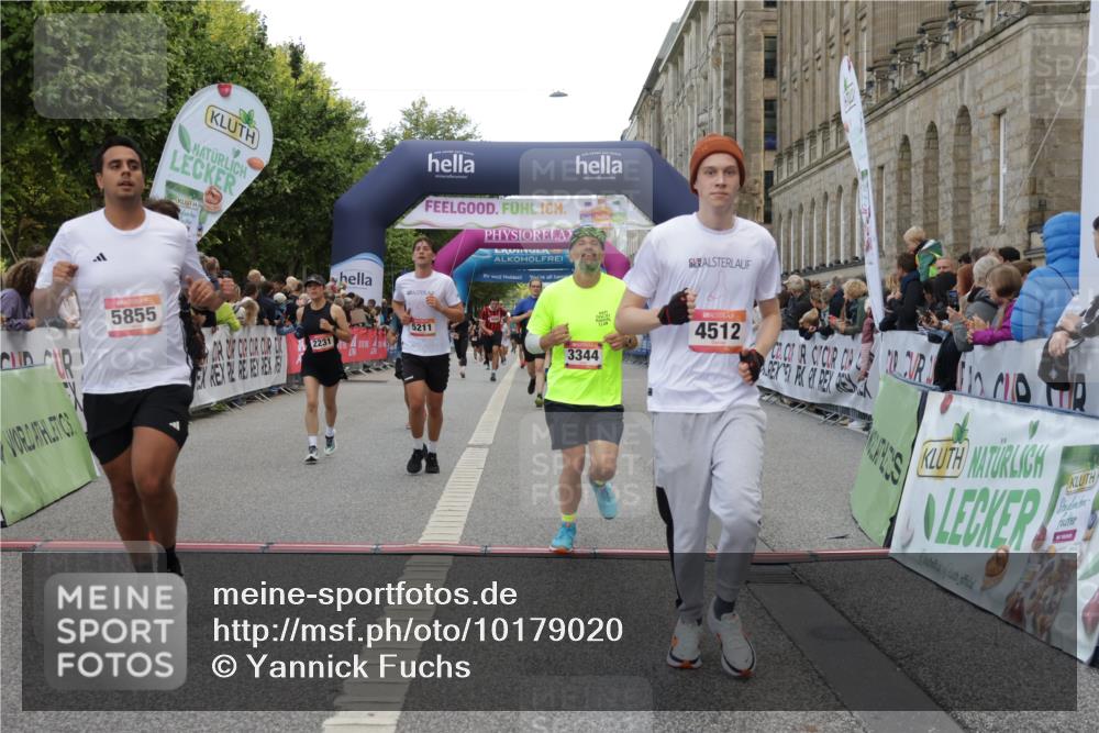 06.09.2026 - CURREX Alsterlauf Yannick Fuchs http://msf.ph/oto/10179020 06.09.2026 09:55:20 Ziel 2012, 2231, 2908, 3126, 3344, 3484, 4512, 4615, 4686, 5211, 5314, 5855, 6293 meine-sportfotos.de