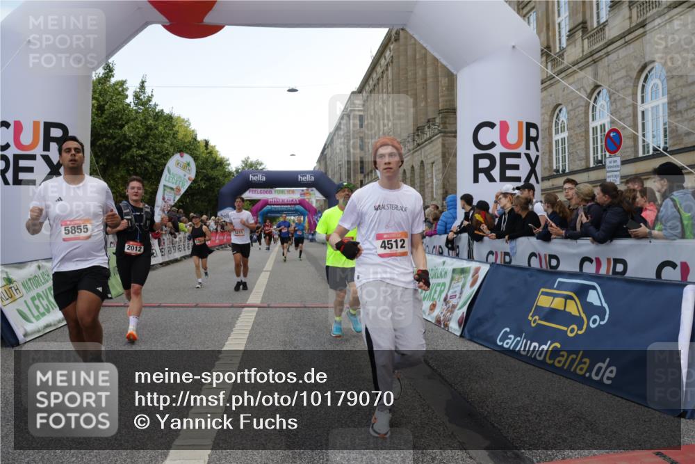 06.09.2026 - CURREX Alsterlauf Yannick Fuchs http://msf.ph/oto/10179070 06.09.2026 09:55:21 Ziel 2012, 2231, 2232, 2908, 3126, 3344, 3484, 4512, 4686, 4688, 5211, 5314, 5855, 6293 meine-sportfotos.de