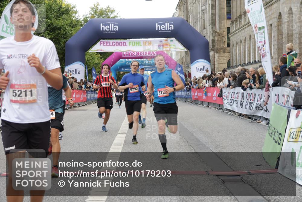 06.09.2026 - CURREX Alsterlauf Yannick Fuchs http://msf.ph/oto/10179203 06.09.2026 09:55:23 Ziel 2012, 2231, 2232, 2908, 3126, 3344, 3484, 4512, 4686, 4688, 5211, 5314, 5855, 6293, 6367 meine-sportfotos.de