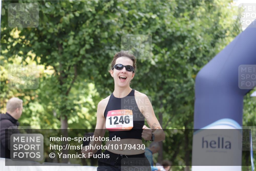 06.09.2026 - CURREX Alsterlauf Yannick Fuchs http://msf.ph/oto/10179430 06.09.2026 12:04:04 Ziel 1142, 1246 meine-sportfotos.de