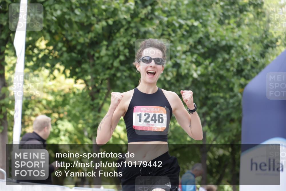 06.09.2026 - CURREX Alsterlauf Yannick Fuchs http://msf.ph/oto/10179442 06.09.2026 12:04:04 Ziel 1142, 1246 meine-sportfotos.de