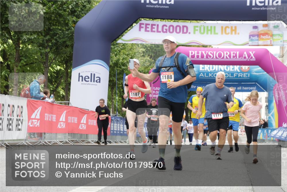 06.09.2026 - CURREX Alsterlauf Yannick Fuchs http://msf.ph/oto/10179570 06.09.2026 12:04:07 Ziel 1142, 1172, 1187, 1188, 1246 meine-sportfotos.de