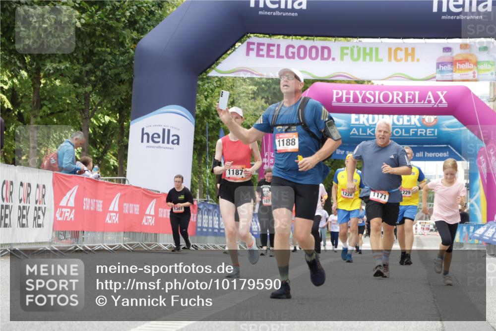 06.09.2026 - CURREX Alsterlauf Yannick Fuchs http://msf.ph/oto/10179590 06.09.2026 12:04:07 Ziel 1142, 1172, 1187, 1188, 1246 meine-sportfotos.de