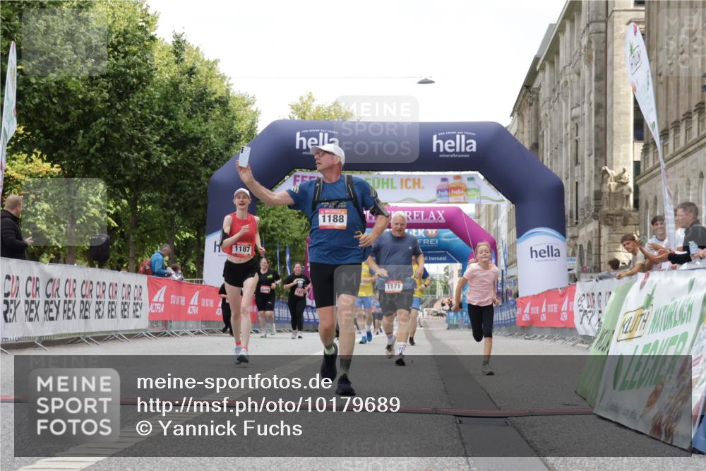 06.09.2026 - CURREX Alsterlauf Yannick Fuchs http://msf.ph/oto/10179689 06.09.2026 12:04:09 Ziel 1142, 1171, 1172, 1187, 1188, 1246 meine-sportfotos.de